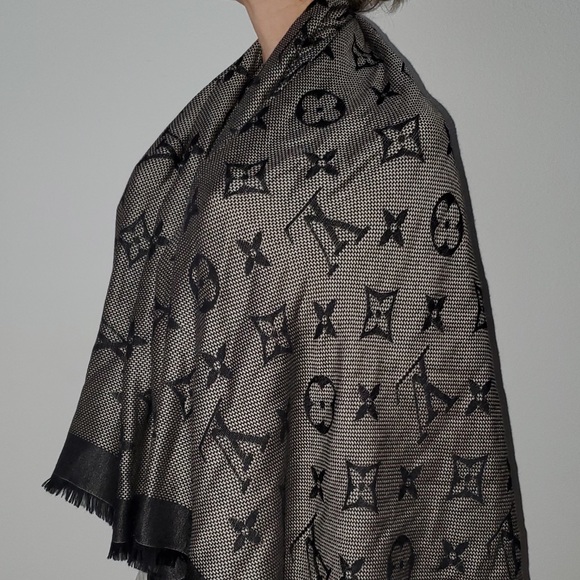 BRAND NEW LOUIS VUITTON COLLECTION NEO NATTÉ MONOGRAM SHAWL! SILK & WOOL - Picture 7 of 9